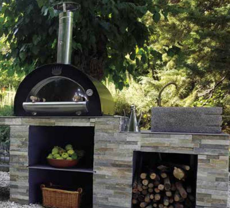 Counter oven in garden