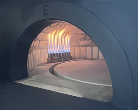 Bruciatore a gas di un forno per pizza con piano cottura rotante