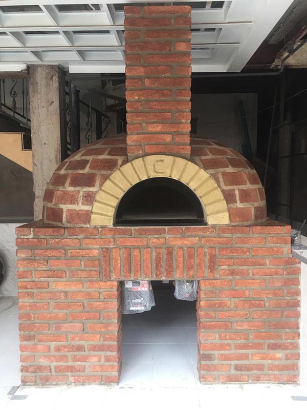 Professional pizza oven with gas