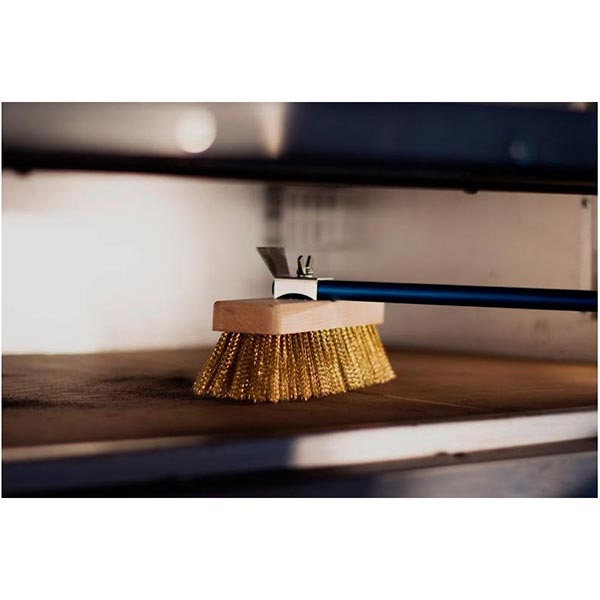 Brush for pizza oven