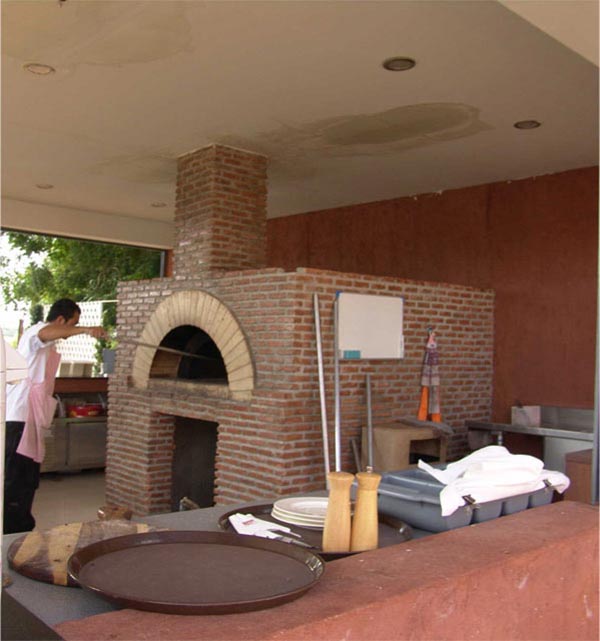 Un intero angolo forno e pizza a Chonburi