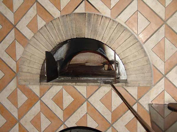 Italian pizza oven