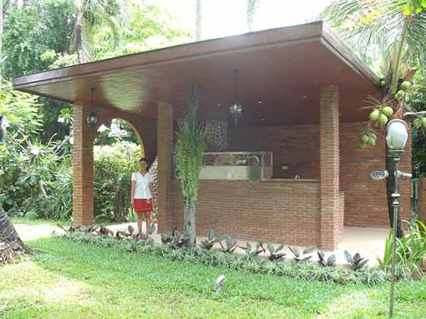 Pizza house with red bricks