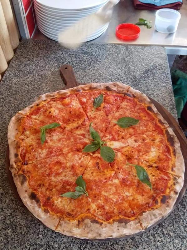 Pizza da un forno professionale