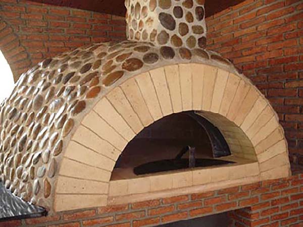 Classic Italian pizza oven